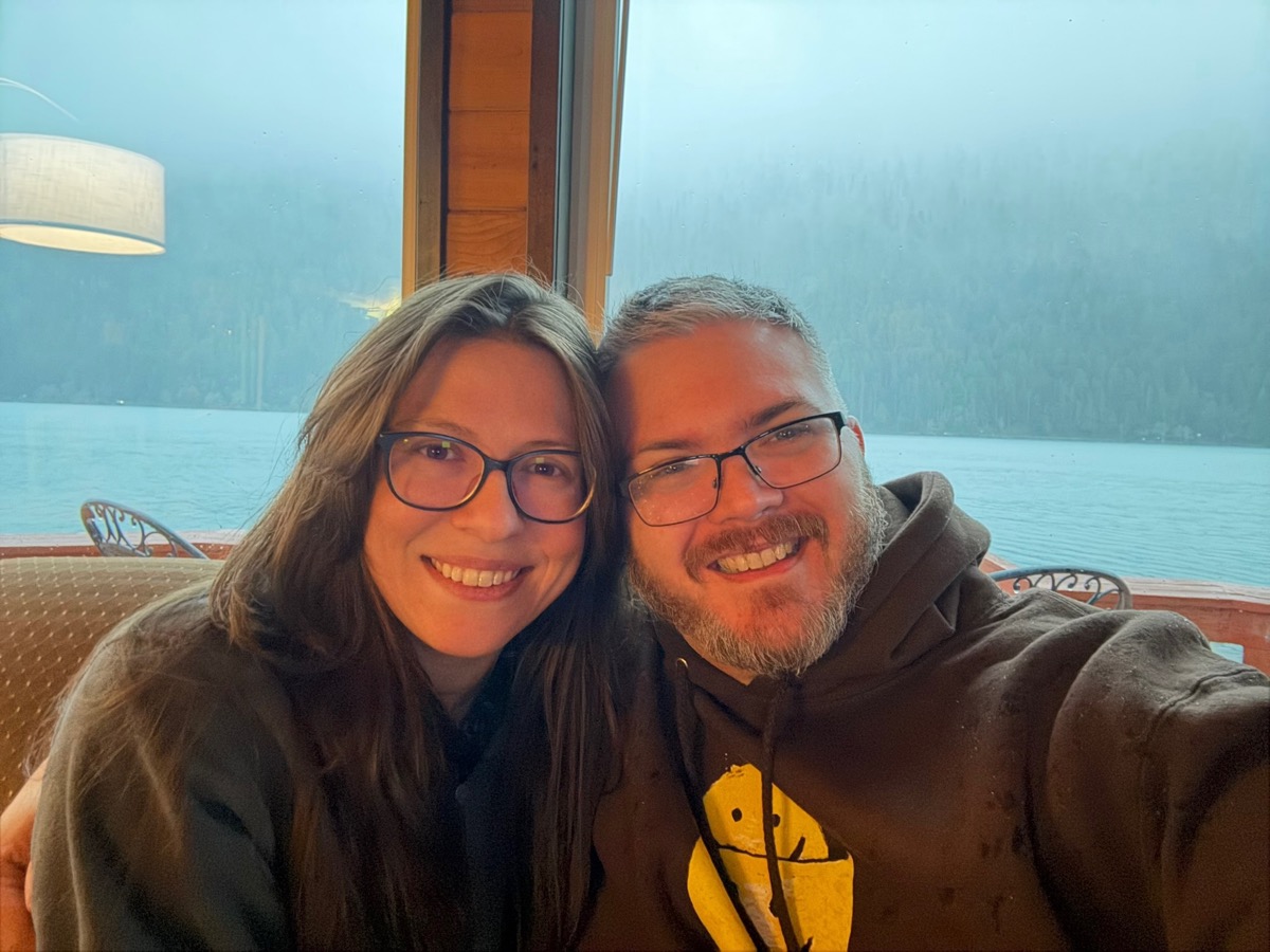 Mountain cabin by the lake